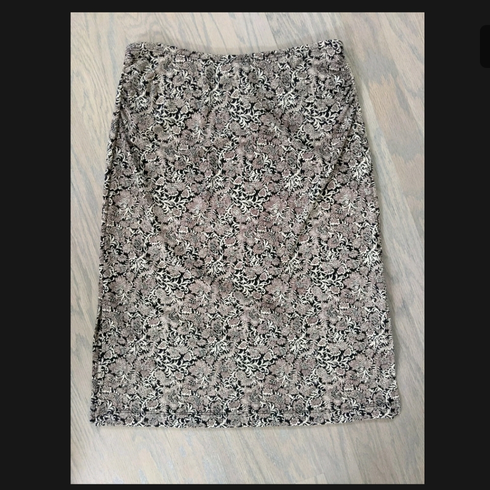 EUC BCBG Above/Knee-Length Skirt, Floral Pattern, Side Slits, S